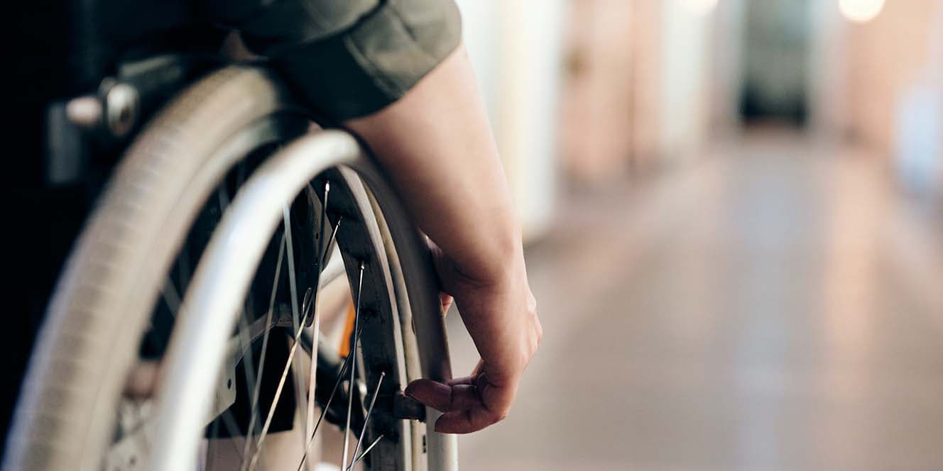 Symbolic image: A wheelchair in a wide corridor